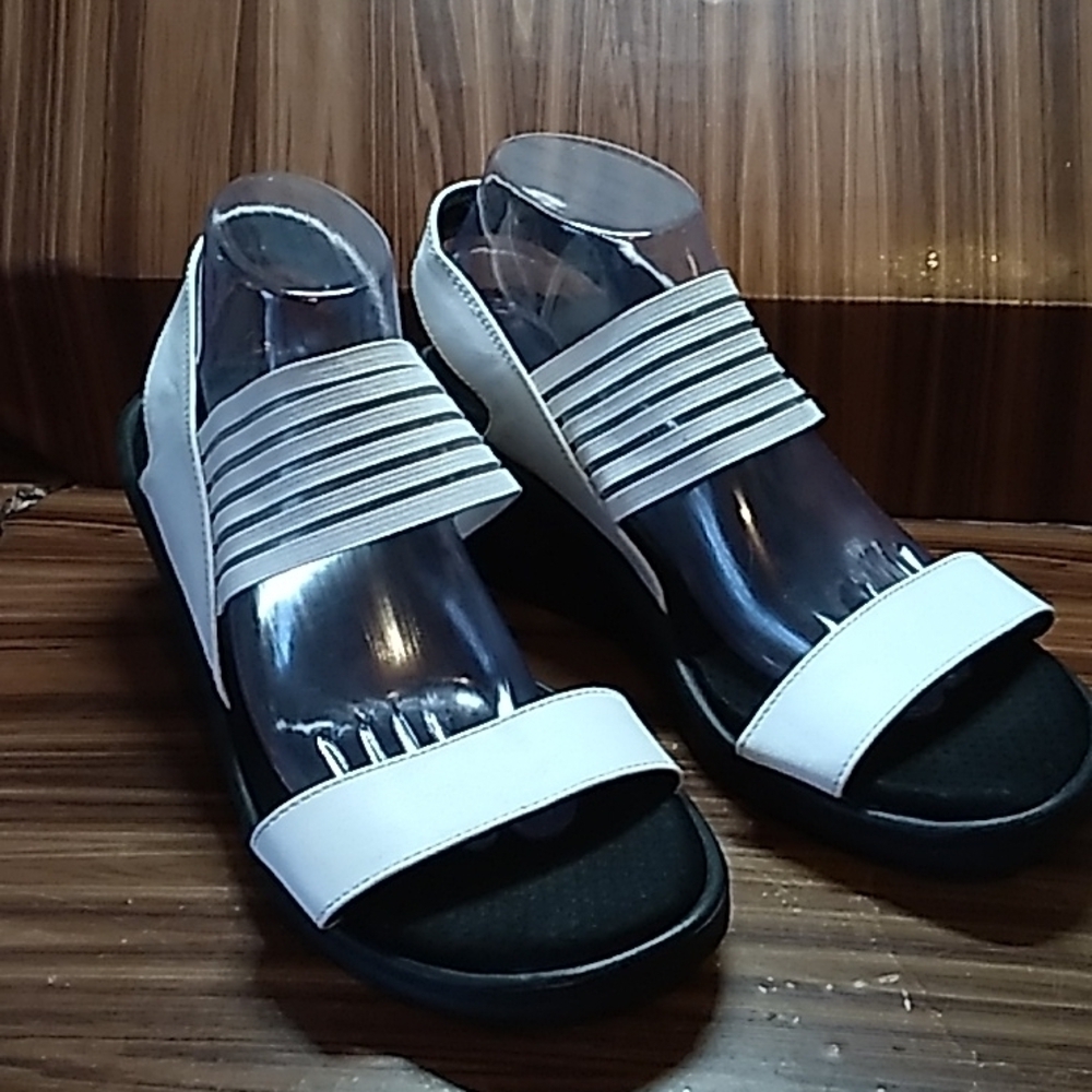 Sketchers heels sandals white black 11